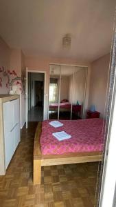 Ein Bett oder Betten in einem Zimmer der Unterkunft Logement au coeur de Marseille