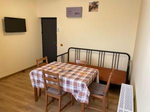 a room with a table and chairs and a bed at Pyky in Baia Mare +16 photos