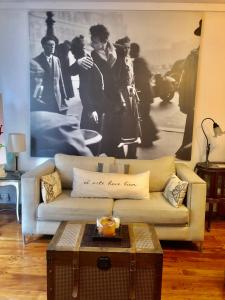 a living room with a couch and a large painting at Te invito a Compartir mi Depto. Artlovers. Solo Damas. in Buenos Aires