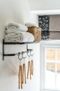 a towel rack with a bunch of drying utensils at The Queen Stage in Effingham