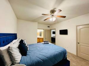 Fotografie z fotogalerie ubytování Cozy 2BR Apt in Webster, TX Home away from Home! v destinaci Webster