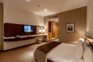 TV a/nebo společenská místnost v ubytování Zirve Hotel