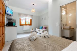 Postel nebo postele na pokoji v ubytování Aroma Accommodations