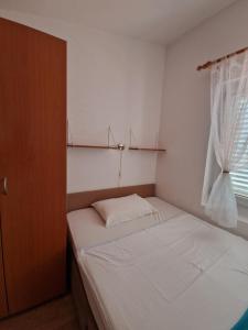 Posteľ alebo postele v izbe v ubytovaní Sis&Bro-Novalja