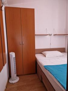 Posteľ alebo postele v izbe v ubytovaní Sis&Bro-Novalja
