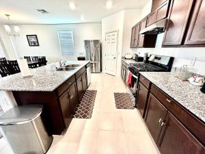 NEW House, 2023 built, 5 bedrooms, Sleeps 12, Near Las Vegas Strip and Airport