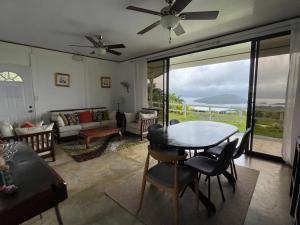 Galeriebild der Unterkunft Casa Felipe, lake view-cottage in Nuevo Arenal