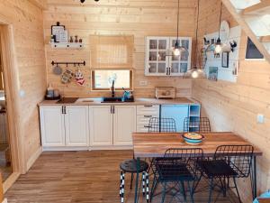 Kuchyň nebo kuchyňský kout v ubytování Stone Point Villas