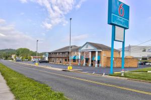 a street with a sign on the side of a road at Motel 6-Falls Church, VA - Arlington Boulevard in Falls Church
