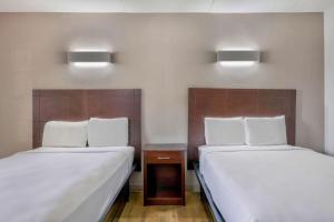 two beds in a hotel room with at Motel 6-Falls Church, VA - Arlington Boulevard in Falls Church