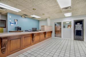 a waiting room with a counter in a hospital at Motel 6 Bossier City, La in Bossier City