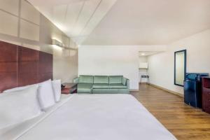a hotel room with a large bed and a chair at Motel 6-Falls Church, VA - Arlington Boulevard in Falls Church