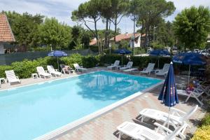 Bazén v ubytování Hotel Rosa Dei Venti nebo v jeho okolí