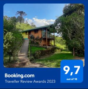 a house with a sign that reads travel review awards at Pau a Pique Chalé in Bocaina de Minas