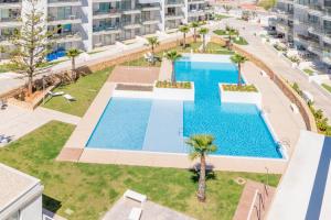 Bazén v ubytovaní ATICO BRISAS DEL MAR alebo v jeho blízkosti