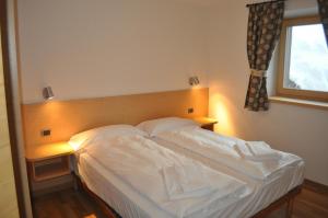 A bed or beds in a room at Chalet Elena