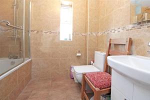 Ванна кімната в Entire House in Christchurch