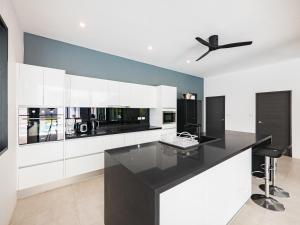 Kuchyň nebo kuchyňský kout v ubytování Villa Yana 2 bedrooms Lamai