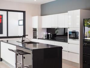 Kuchyň nebo kuchyňský kout v ubytování Villa Yana 2 bedrooms Lamai
