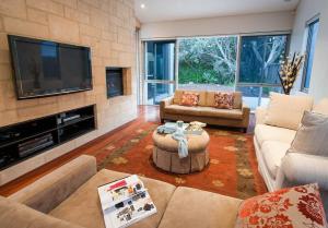 Et tv og/eller underholdning på Bunker Downs I Private Properties