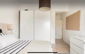 Een bed of bedden in een kamer bij Quarto WC Privativo em apartamento partilhado por outros hóspedes