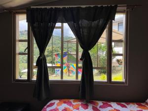a bedroom window with a view of a kite at Cabaña Campestre Miraluna in Choachí