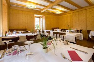 Restoran või mõni muu söögikoht majutusasutuses Auberge de l'Hospice