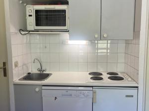 Η κουζίνα ή μικρή κουζίνα στο Appartement Plagne Soleil, 2 pièces, 4 personnes - FR-1-351-14