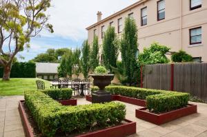 a garden with a table and chairs and a fountain at Ozone Tower in Queenscliff
