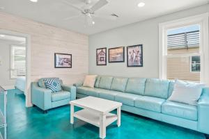 a living room with a blue couch and a table at 7 Heaven in Port Aransas