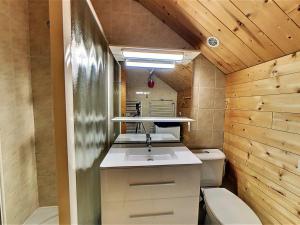 a bathroom with a sink and a toilet at Grand Appartement Confortable 10/12 Pers, Terrasse, Parking - FR-1-267-250 in Villarembert