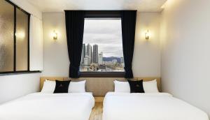 Postel nebo postele na pokoji v ubytování Hotel Intro Chuncheon