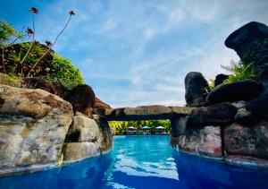 Bazén v ubytování Try Palace Resort Kep nebo v jeho okolí