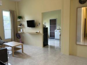 Kuchyň nebo kuchyňský kout v ubytování W House Ranong 1Bedroom villa