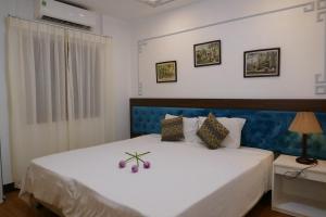Voodi või voodid majutusasutuse Maison d'Hanoi Hotel toas