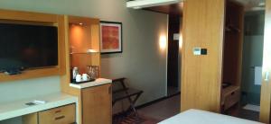 Postel nebo postele na pokoji v ubytování Courtyard by Marriott Madurai