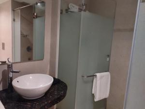 Koupelna v ubytování Courtyard by Marriott Madurai
