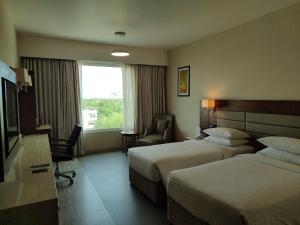 Postel nebo postele na pokoji v ubytování Courtyard by Marriott Madurai