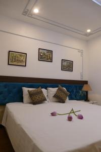 Voodi või voodid majutusasutuse Maison d'Hanoi Hotel toas