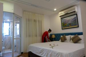 Voodi või voodid majutusasutuse Maison d'Hanoi Hotel toas