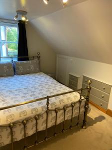 a bedroom with a large bed in a room at Little Nest EV Point in Wadebridge