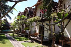 a view of the courtyard of a resort at Tentacle Bali in Nusa Penida
