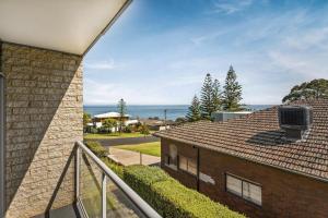 a view of the ocean from a house at 4 of 5 Walpole Street in Cowes