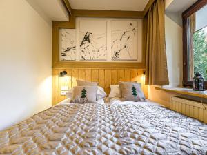 Posteľ alebo postele v izbe v ubytovaní VisitZakopane - Willa Bajka Apartments