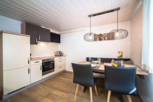 Kuchyňa alebo kuchynka v ubytovaní Alpenherz Apartments