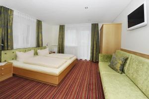 Posteľ alebo postele v izbe v ubytovaní Alpenherz Apartments