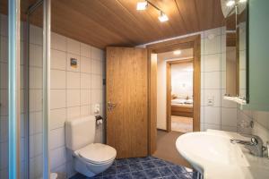 Kúpeľňa v ubytovaní Alpenherz Apartments + 37 fotografií