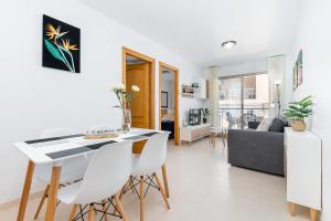 Kuchyňa alebo kuchynka v ubytovaní Apartament Playa de Los Locos