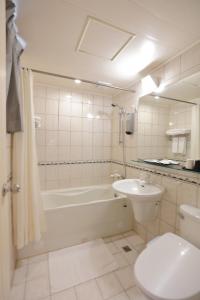 Ванная комната в Silken Hotel