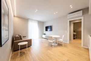 a living room with a couch and a table and chairs at Palazzo Betteloni in Bardolino